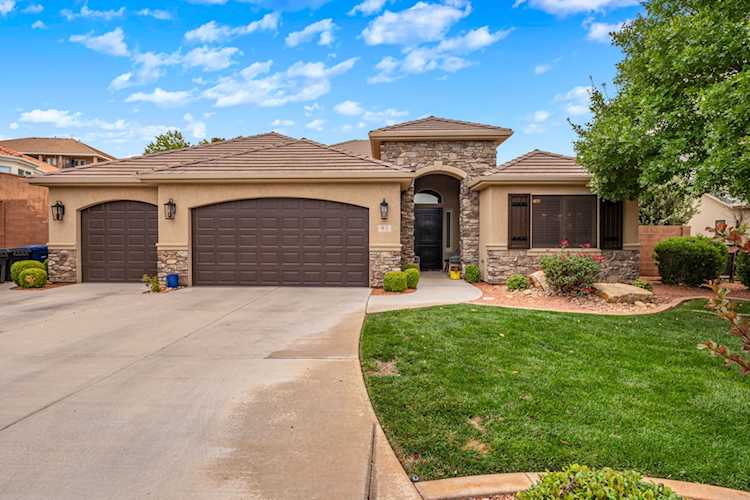 41 S Chalon CIR St George, UT 84770 home for sale, MLS#25-265306 - Erika Rogers Photo 1