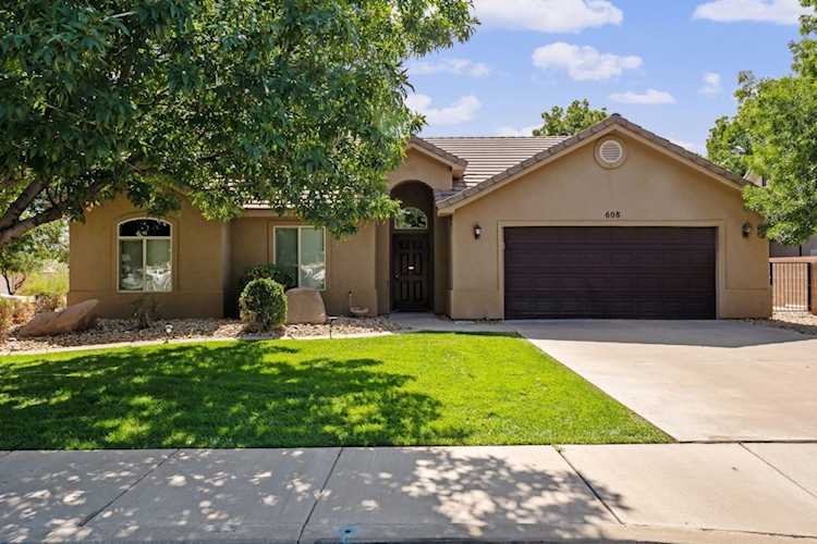 608 E 1010  S St George, UT 84790 home for sale, MLS#25-265362 - Erika Rogers Photo 1