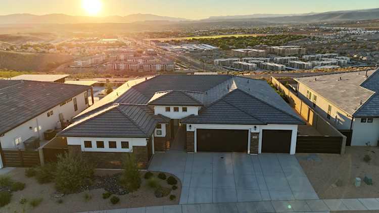 25 N Highland Parkway Washington, UT 84780 home for sale, MLS#25-265751 - Erika Rogers Photo 1