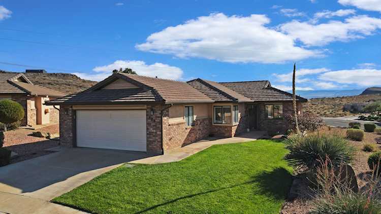 989 W Dover Way St George, UT 84770 home for sale, MLS#25-265759 - Erika Rogers Photo 1