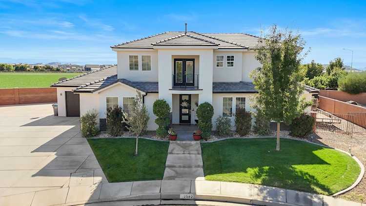 2582 S Songbird CIR Washington, UT 84780 home for sale, MLS#25-265785 - Erika Rogers Photo 1
