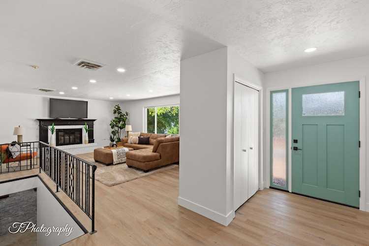 592 N 1050  W St George, UT 84770 home for sale, MLS#25-265800 - Erika Rogers Photo 1