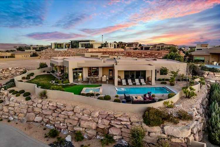 2040 S Pinnacle CIR St George, UT 84790 home for sale, MLS#25-259834 - Erika Rogers Photo 1