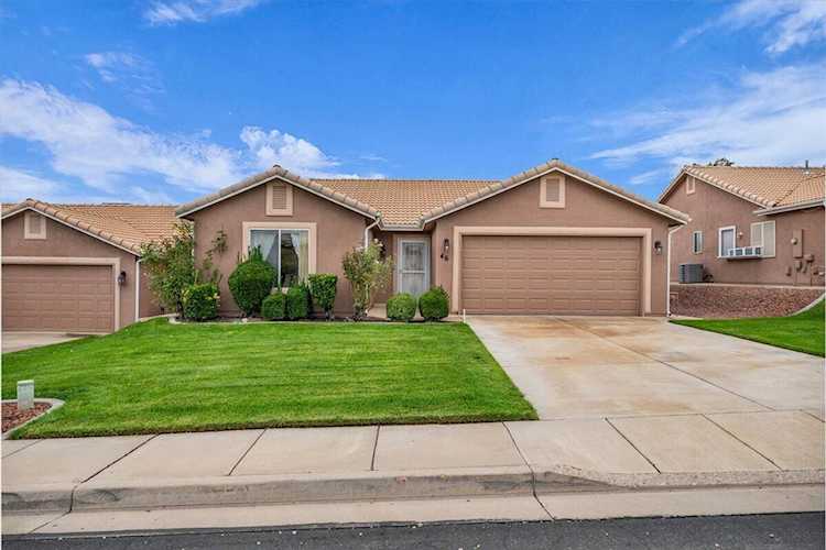 210 N Mall #46 St George, UT 84790 home for sale, MLS#25-266065 - Erika Rogers Photo 1