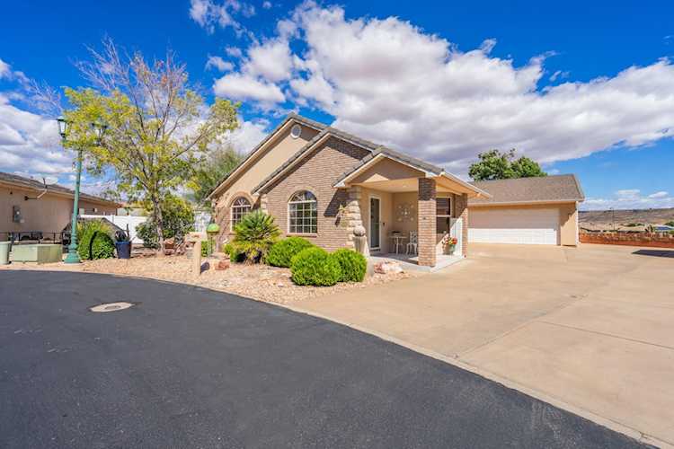 392 N Windsor DR Washington, UT 84780 home for sale, MLS#25-265899 - Erika Rogers Photo 1