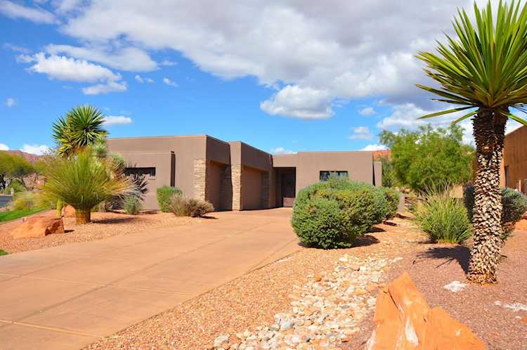 2254 N Cohonina CIR St George, UT 84770 home for sale, MLS#25-266275 - Erika Rogers Photo 1