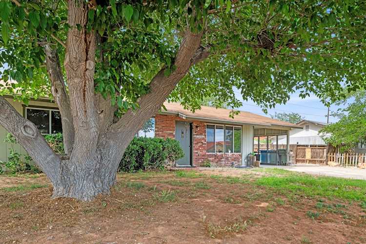 2105 E Panorama Parkway St George, UT 84790 home for sale, MLS#25-266323 - Erika Rogers Photo 1