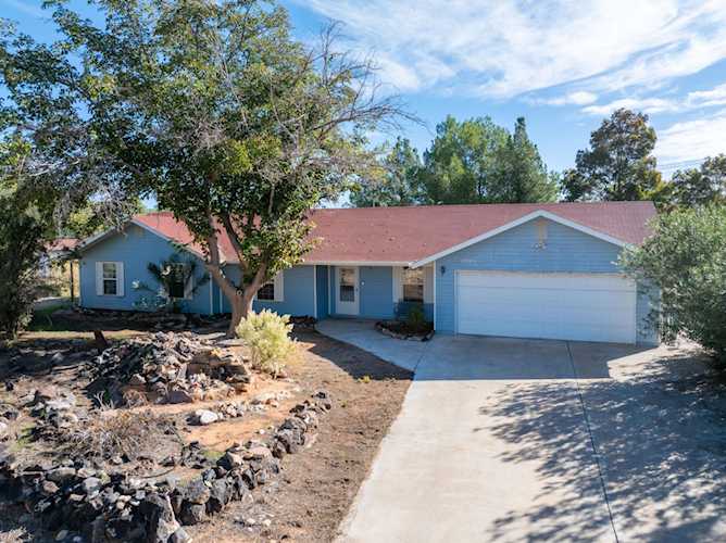 2095 S Solana CIR Washington, UT 84780 home for sale, MLS#25-266361 - Erika Rogers Photo 1