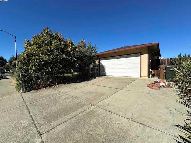 1988 Calaveras Dr, Pittsburg, CA 94565-0000