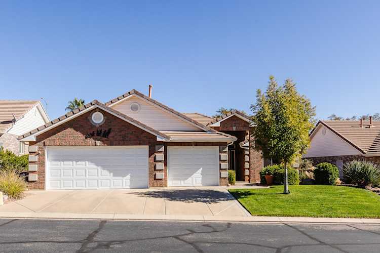 145 N Mall DR #33 St George, UT 84790 home for sale, MLS#25-266424 - Erika Rogers Photo 1