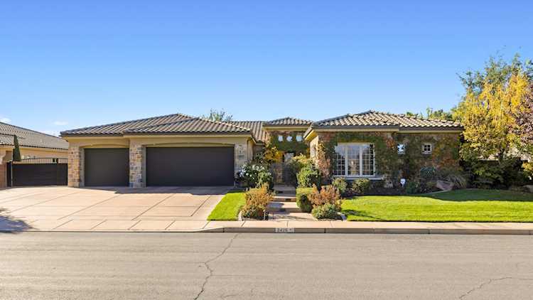 2426 E Springs DR St George, UT 84790 home for sale, MLS#25-266295 - Erika Rogers Photo 1