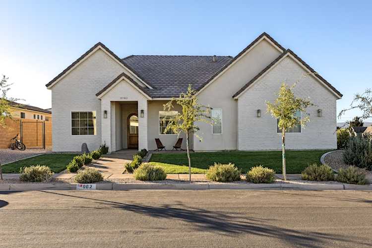 962 E Black Oak DR Washington, UT 84780 home for sale, MLS#25-266448 - Erika Rogers Photo 1
