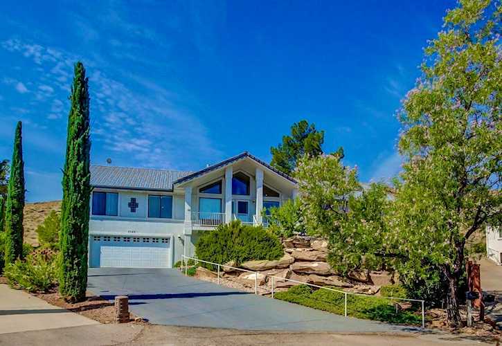 2340 S Guardian CIR St George, UT 84790 home for sale, MLS#25-266495 - Erika Rogers Photo 1