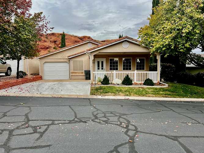 1050 W Red Hills Parkway #64 Washington, UT 84780 home for sale, MLS#25-260560 - Erika Rogers Photo 1