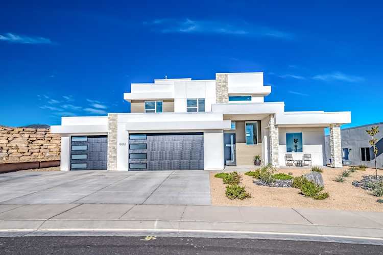690 S Alcantara CIR St George, UT 84770 home for sale, MLS#25-266438 - Erika Rogers Photo 1