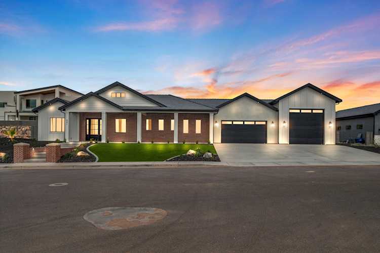 991 N Red Rock RD St George, UT 84770 home for sale, MLS#25-265771 - Erika Rogers Photo 1