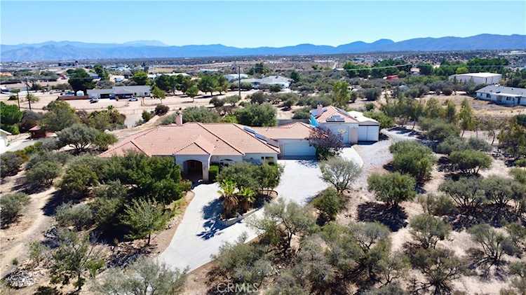 10234 Clover Dr, Oak Hills, CA 92344