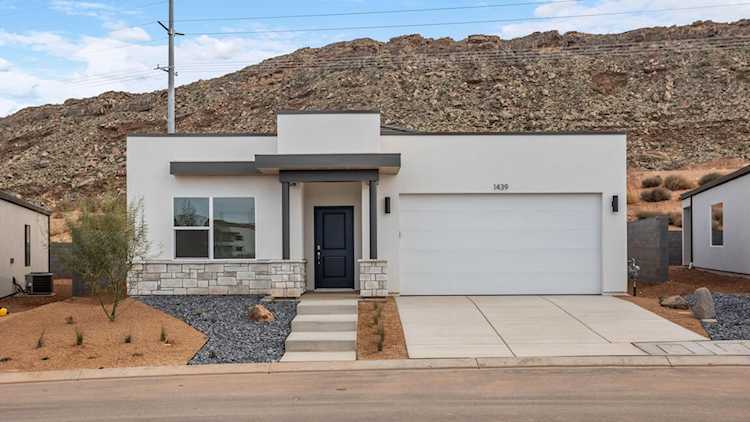 1841 S Queens Garden DR #4251 Washington, UT 84780 home for sale, MLS#25-267015 - Erika Rogers Photo 1