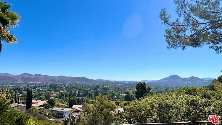 1096 Stoneshead Ct, Westlake Village, CA 91361