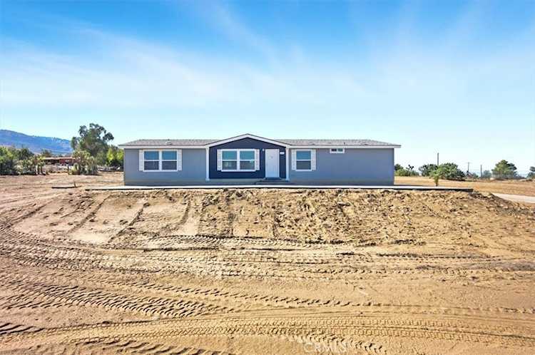 13358 Buttonwood St, Phelan, CA 92371