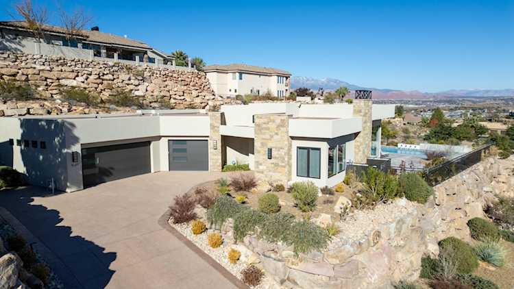 1648 S Quartz DR St George, UT 84790 home for sale, MLS#25-267190 - Erika Rogers Photo 1