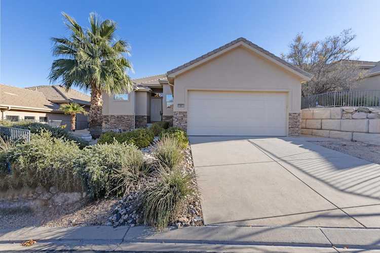 221 N Emeraud #11 St George, UT 84770 home for sale, MLS#25-267241 - Erika Rogers Photo 1