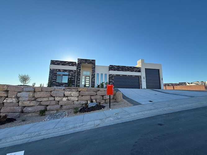 3093 W Platani Trl St George, UT 84790 home for sale, MLS#25-265197 - Erika Rogers Photo 1