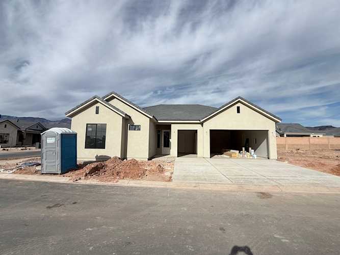 984 W Hamilton Ave Toquerville, UT 84774 home for sale, MLS#25-267380 - Erika Rogers Photo 1
