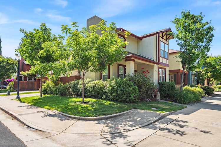 213 Washington Place, West Sacramento, CA 95605