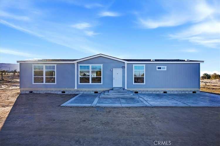 12076 Lager Rd, Phelan, CA 92371