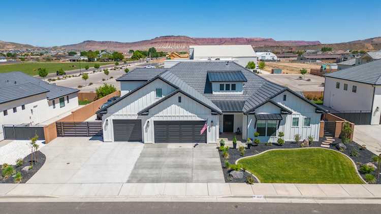 2027 S 3040 E  E St George, UT 84790 home for sale, MLS#25-267598 - Erika Rogers Photo 1