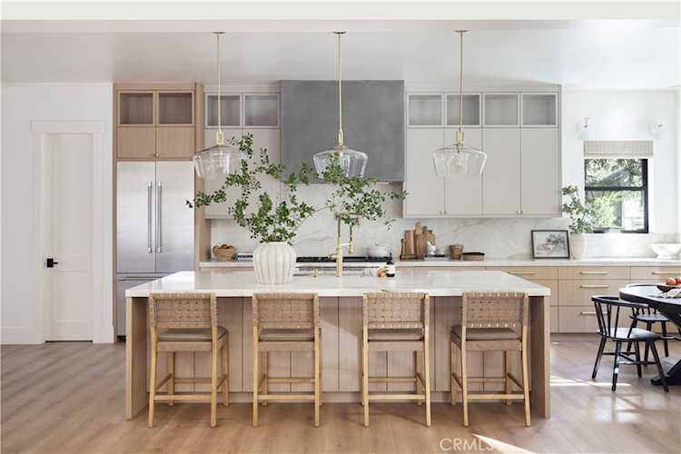 481 Bay View Ct, Lake Arrowhead, CA 92352