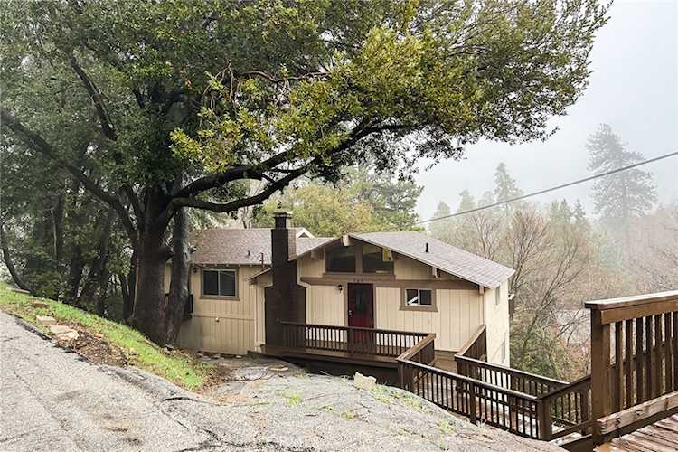 389 Dorn Dr, Crestline, CA 92325