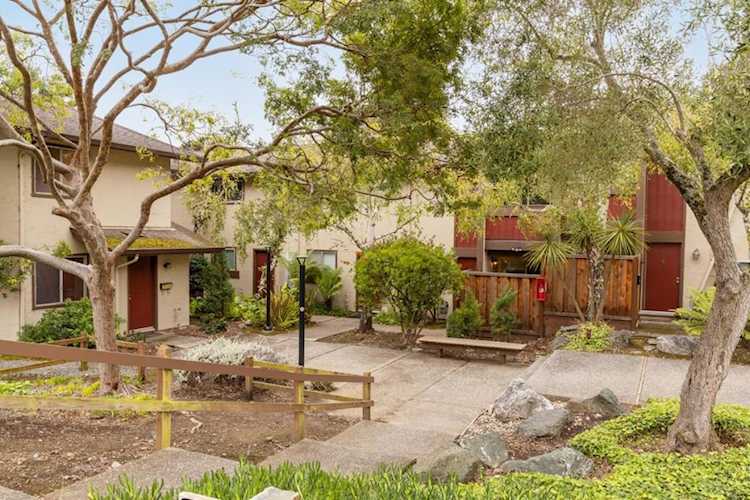 1181 Oddstad Blvd, Pacifica, CA 94044