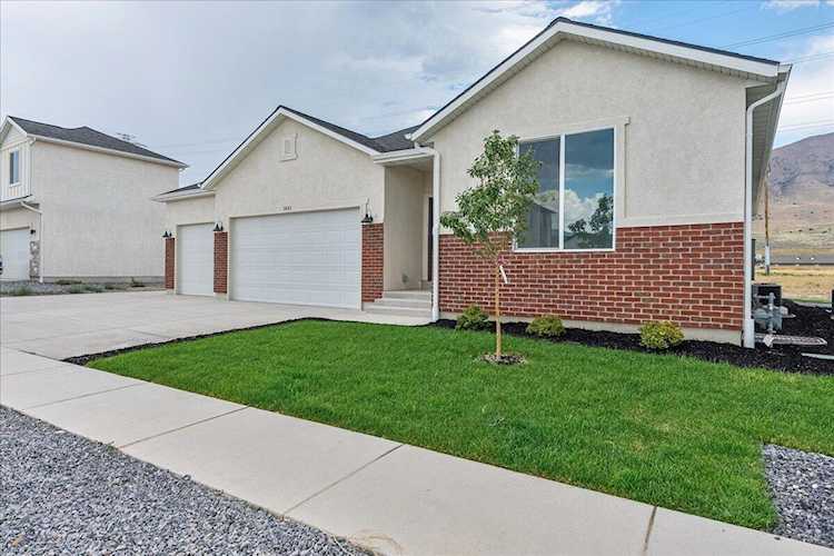 3675 N Columbine Way #381 Eagle Mountain, UT 84005 home for sale, MLS#25-267659 - Erika Rogers Photo 1