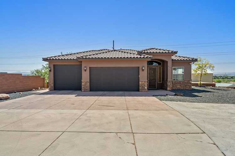 2752 E 50 S ST St George, UT 84790 home for sale, MLS#25-267658 - Erika Rogers Photo 1