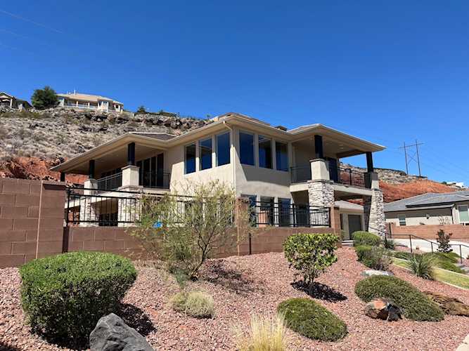 232 S Acantilado CIR St George, UT 84790 home for sale, MLS#25-263353 - Erika Rogers Photo 1