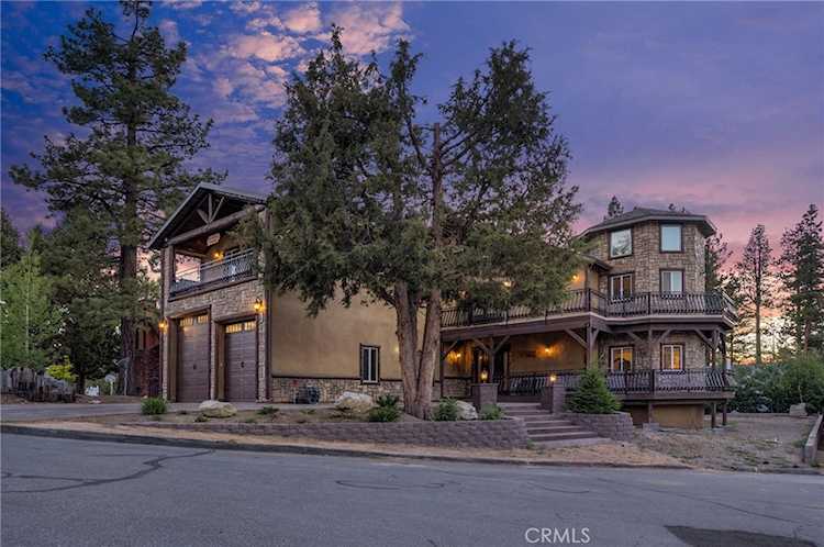 216 Alp Ct, Big Bear Lake, CA 92315
