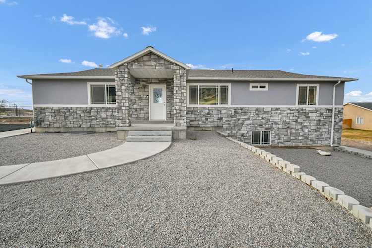 805 N Oak Mdw DR Oak City, UT 84649 home for sale, MLS#26-267780 - Erika Rogers Photo 1