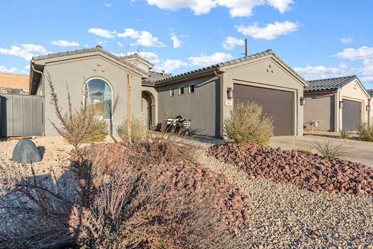 350 W Camino Borde Washington, UT 84780 home for sale, MLS#26-267782 - Erika Rogers Photo 1