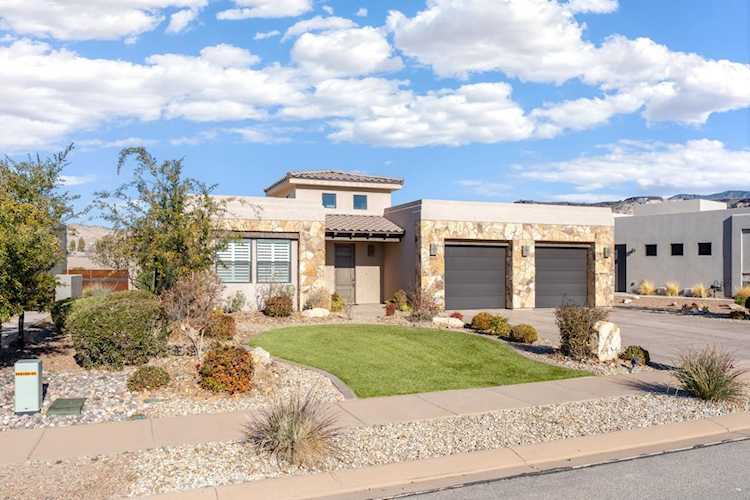 1434 W Shinnecock DR St George, UT 84770 home for sale, MLS#25-267718 - Erika Rogers Photo 1