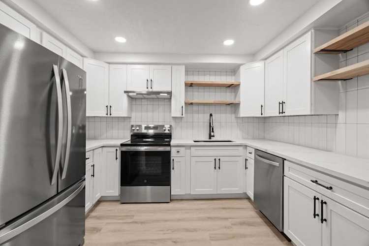 1033 Crestview Dr #207, Mountain View, CA 94040