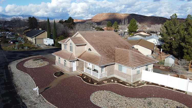 1157 E Chokeberry DR St George, UT 84790 home for sale, MLS#26-267751 - Erika Rogers Photo 1