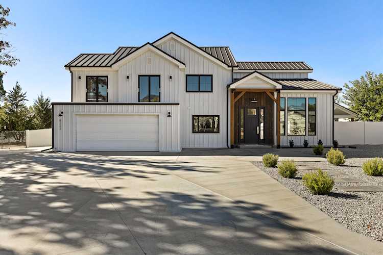 8333 N Sapphire DR St George, UT 84770 home for sale, MLS#25-266491 - Erika Rogers Photo 1