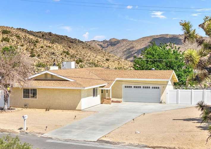 56034 Desert Gold Dr, Yucca Valley, CA 92284