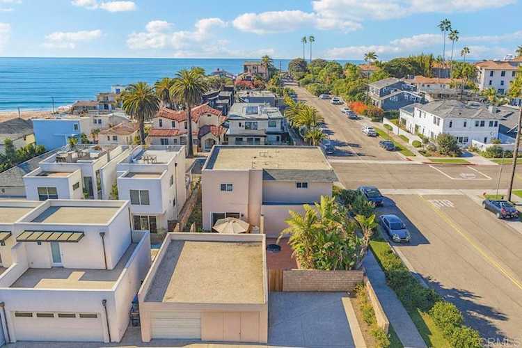201 4th St #A/B, Encinitas, CA 92024