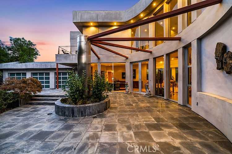 10182 Cowan Heights Dr, North Tustin, CA 92705