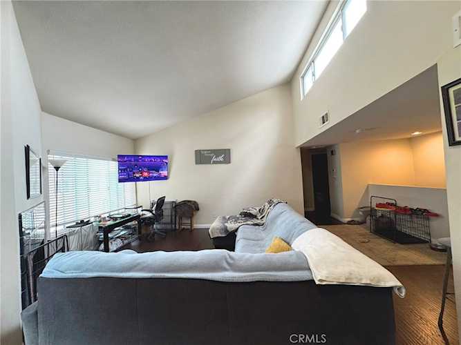 9382 Shadowood Dr, Montclair, CA 91763