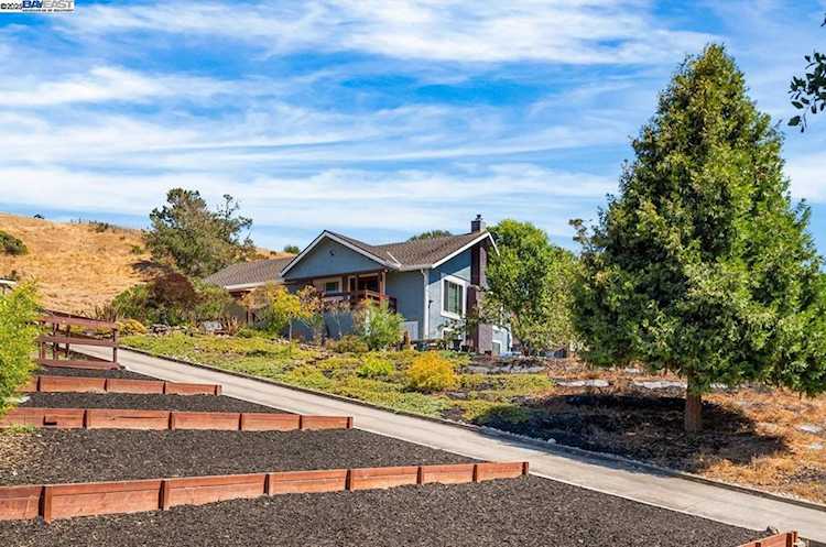 26928 Palomares Rd, Castro Valley, CA 94552
