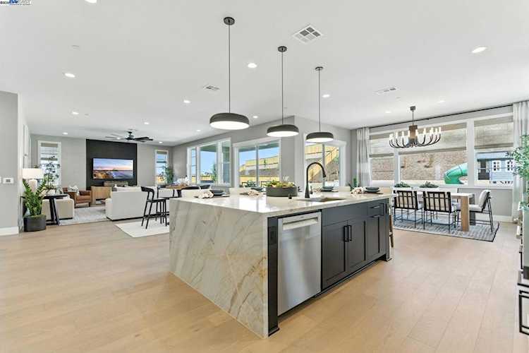 1691 S Wren Street, Dublin, CA 94568